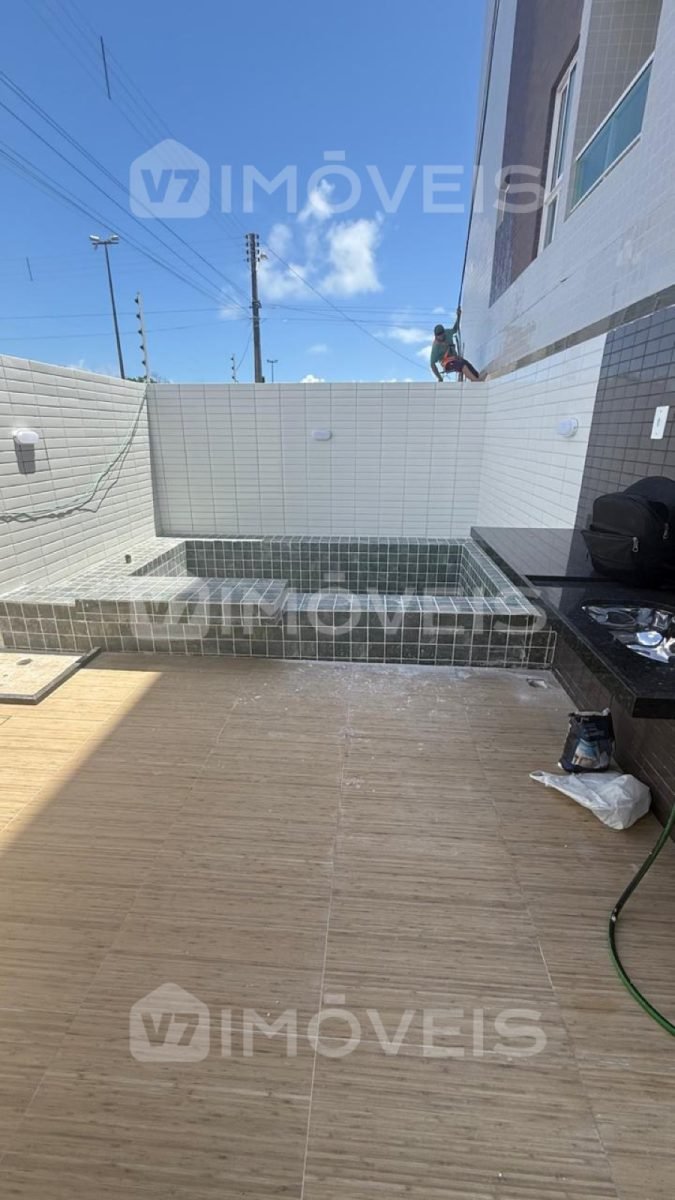 Apartamento térreo em Mangabeira VII com 2 quartos, suíte e piscina